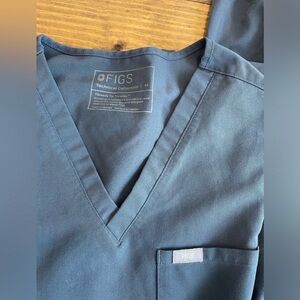 Figs Catarina top, pants not included. Night sky color size Medium.